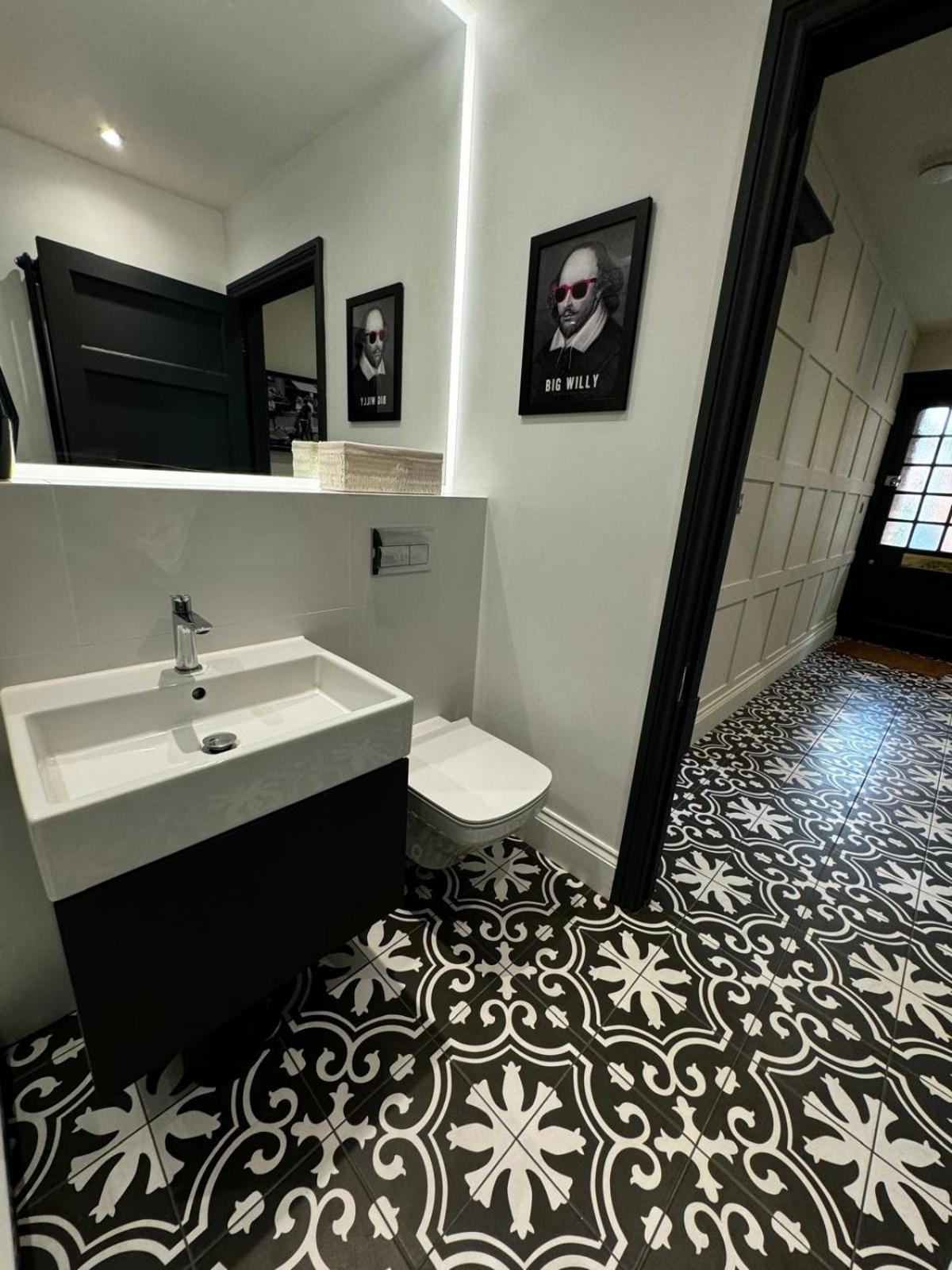 Macbeths Corner High End Luxury Apartment In Centre With Parking 埃文河畔斯特拉特福 外观 照片