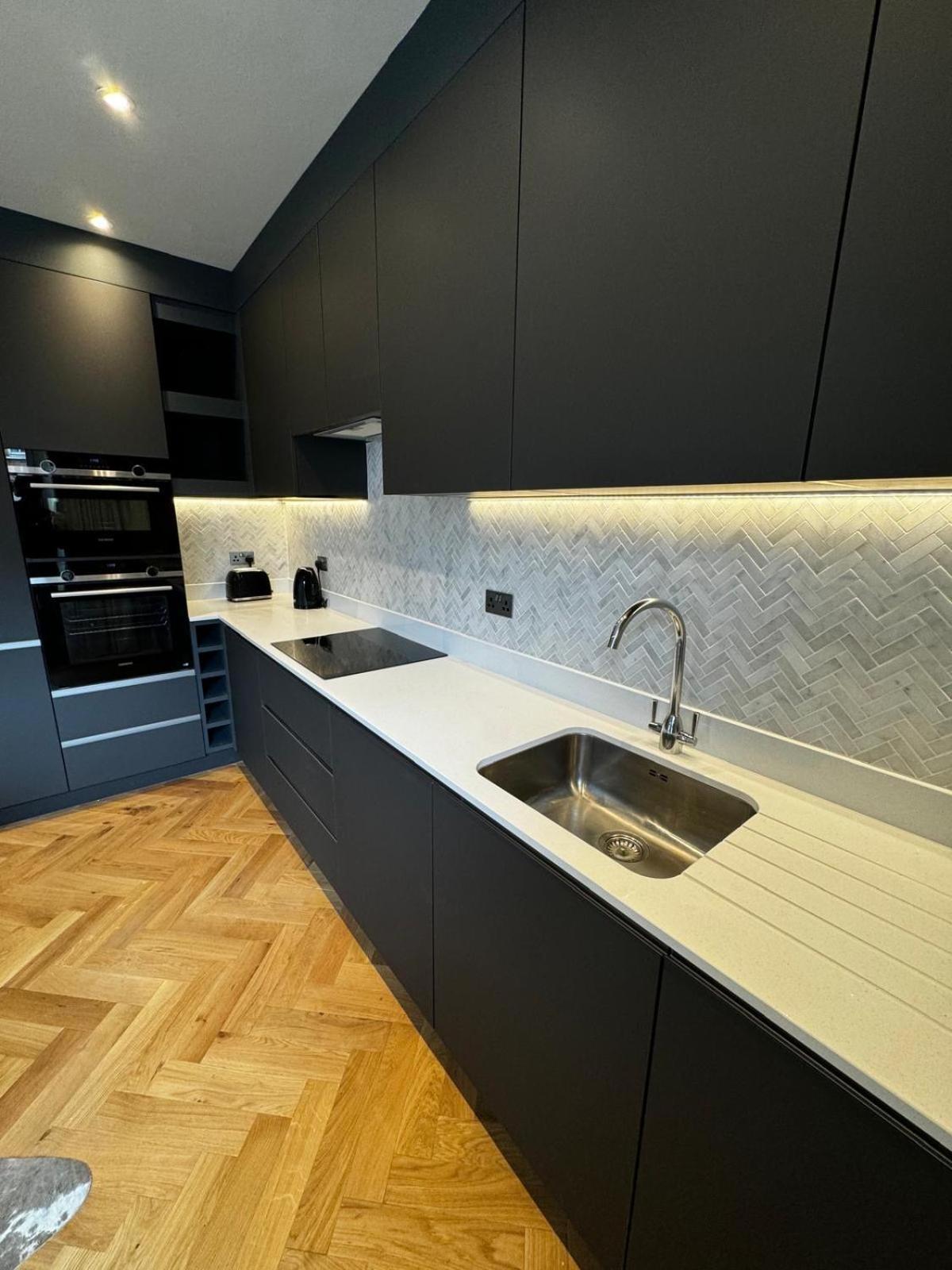 Macbeths Corner High End Luxury Apartment In Centre With Parking 埃文河畔斯特拉特福 外观 照片