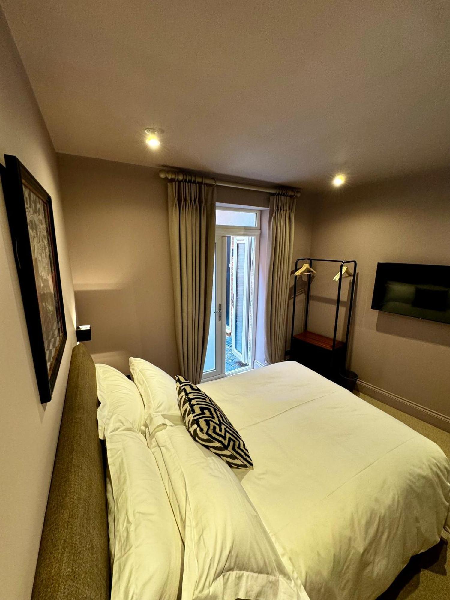 Macbeths Corner High End Luxury Apartment In Centre With Parking 埃文河畔斯特拉特福 外观 照片